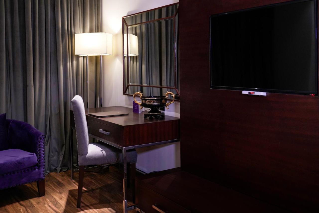 Indigo Heights Hotel & Suites Lahor Dış mekan fotoğraf