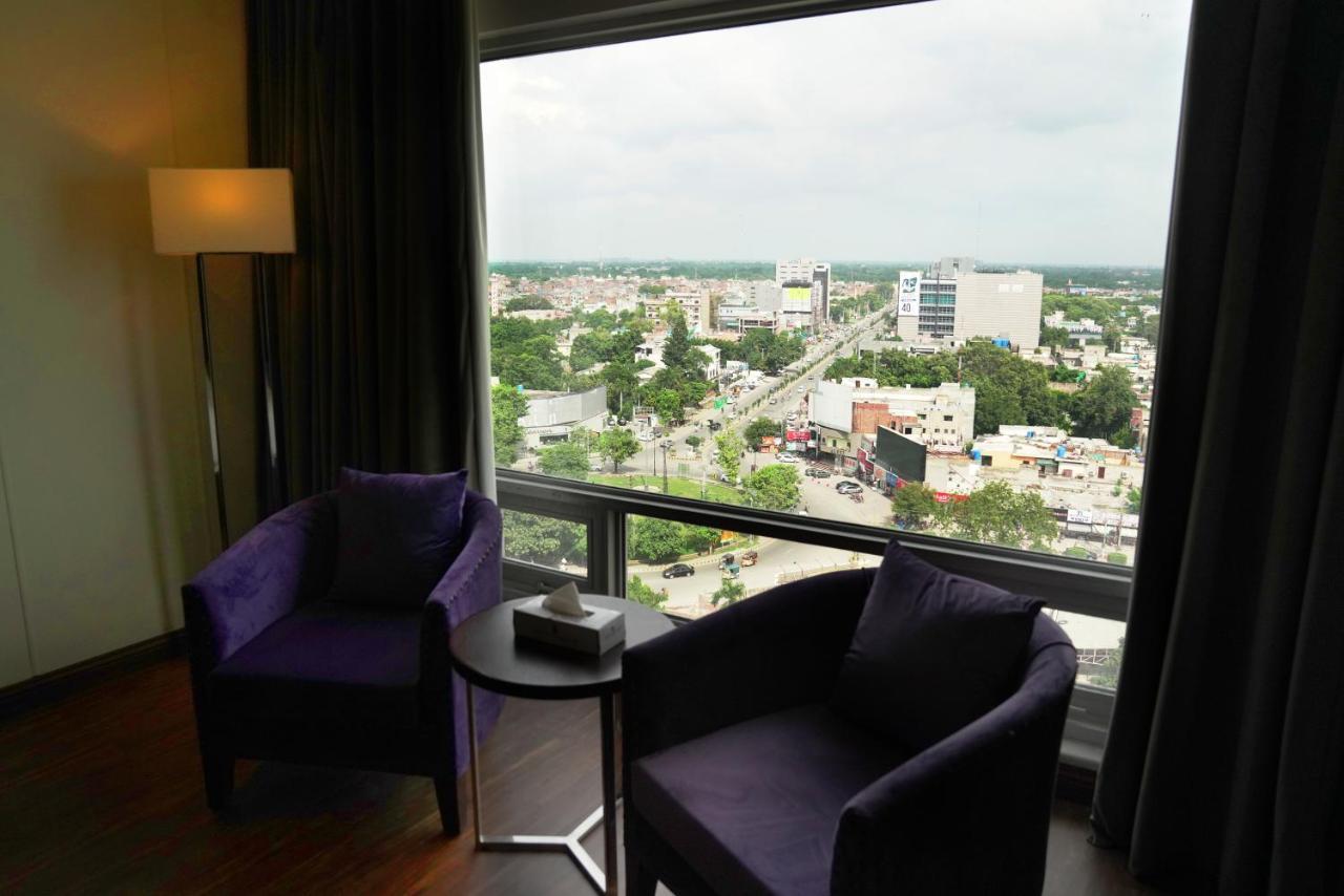 Indigo Heights Hotel & Suites Lahor Dış mekan fotoğraf