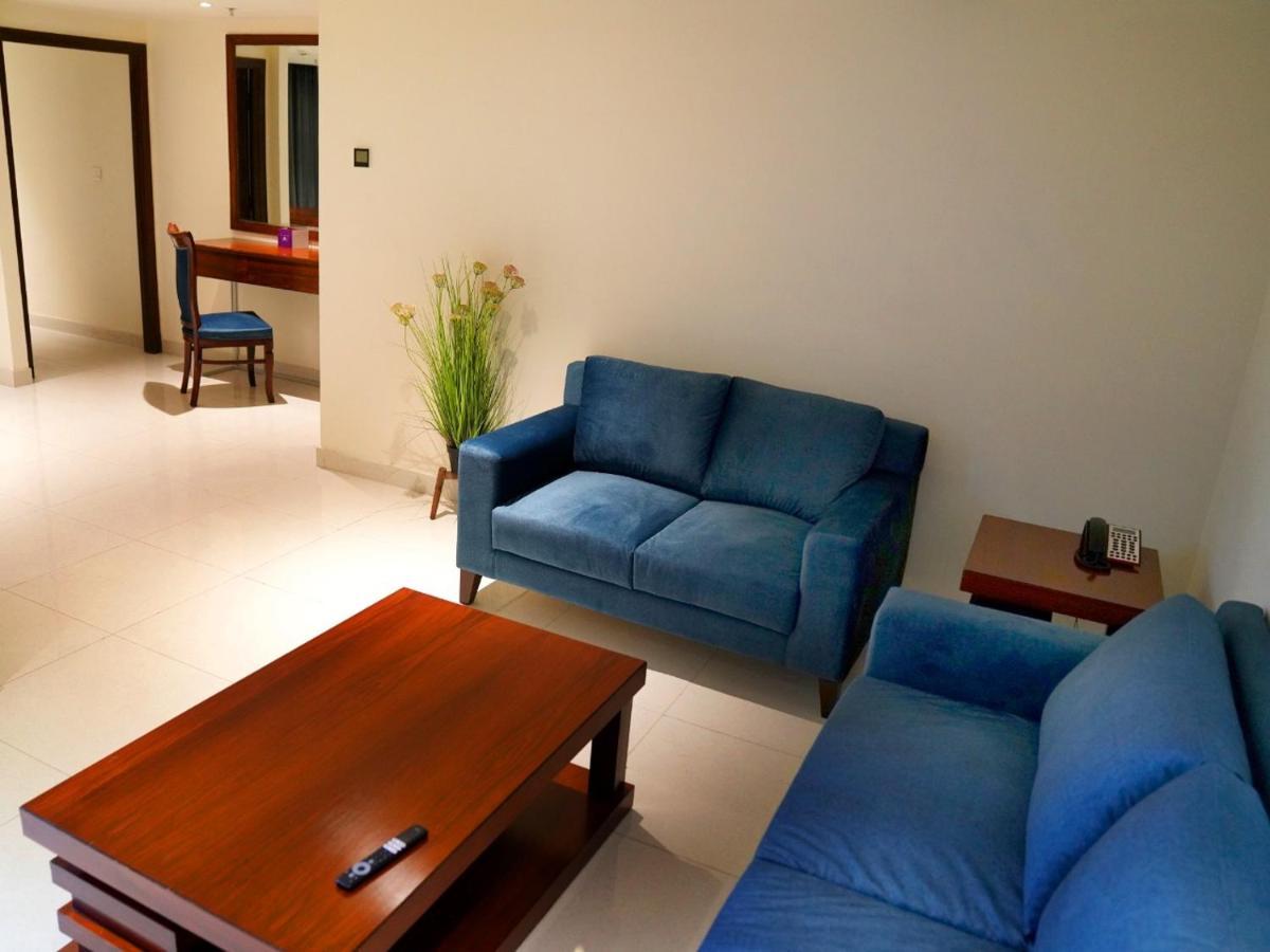 Indigo Heights Hotel & Suites Lahor Dış mekan fotoğraf