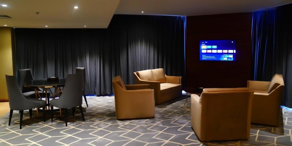 Indigo Heights Hotel & Suites Lahor Dış mekan fotoğraf